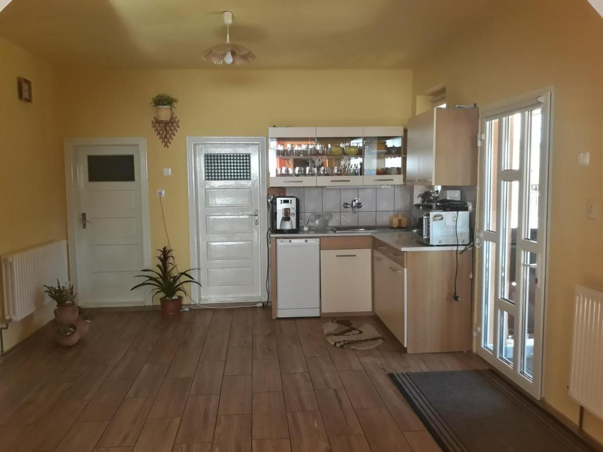 Gabriella vendégház Lăzarea Exterior foto